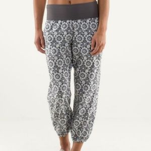 SALE Lululemon Om Pant Twiggy Pattern Size 6
